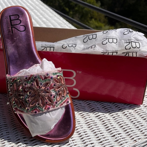Be Belle of the Beach Party!  BERNARDO (NWT, Sz 8)  Pink Beaded Sandals - Picture 3 of 5